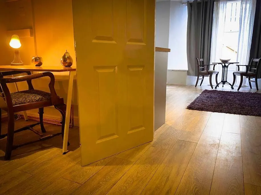 The Nash Suite - One Minute Walk To Beach location